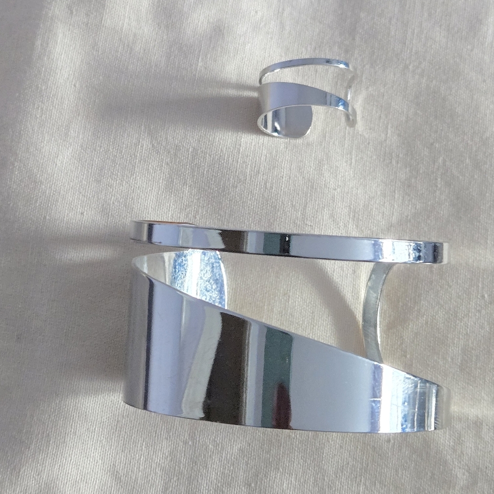 Elegant Silver Contemporary Cuff Bracelet And Ring Set - Picture 5 of 6